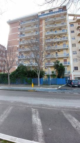 Box/posto auto in residenziale in Via Fiume 47