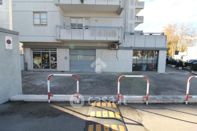 Garage/posto auto in residenziale in Viale Francia 29