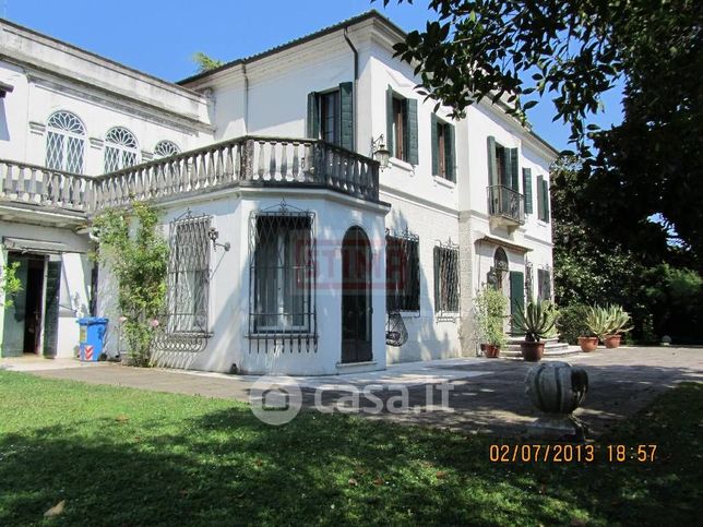 Villa in residenziale in 