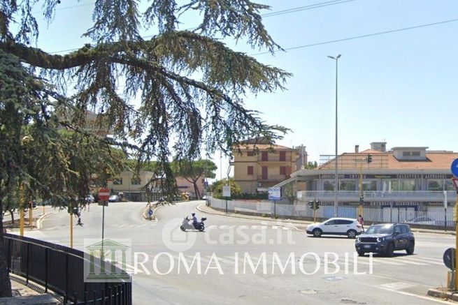 Attivitã /licenza (con o senza mura) in commerciale in Via di Boccea 478