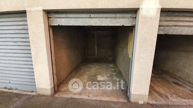 Box/posto auto in residenziale in Via Italia 11