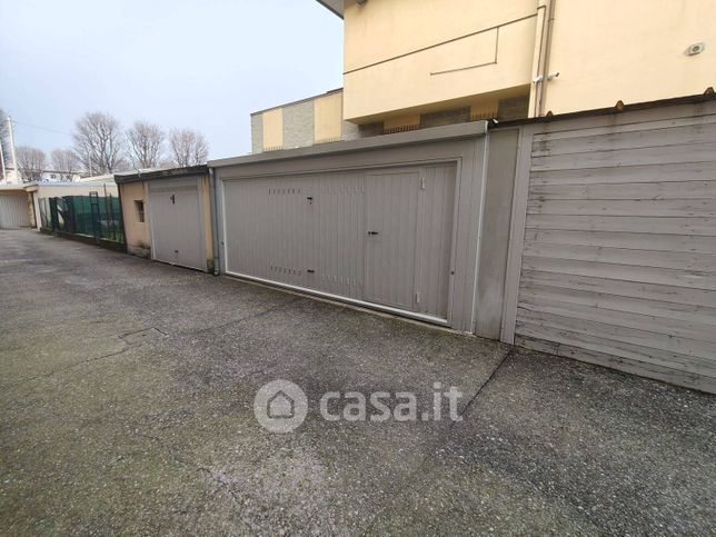 Box/posto auto in residenziale in Via Liberta'