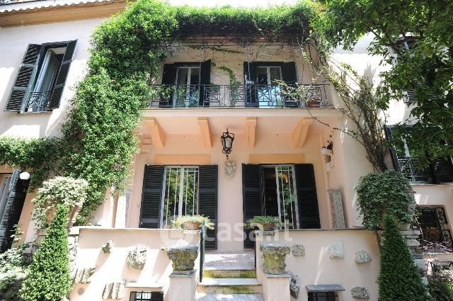 Villa in residenziale in Via di Valle delle Camene