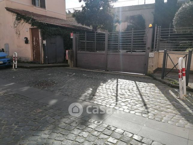 Garage/posto auto in residenziale in Via dei Fabi 15