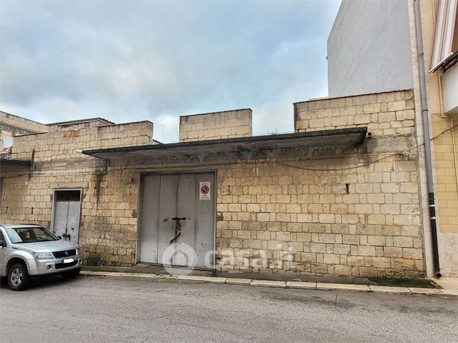 Box/posto auto in residenziale in Via Vercelli 16