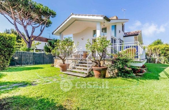 Villa in residenziale in Viale Castellammare