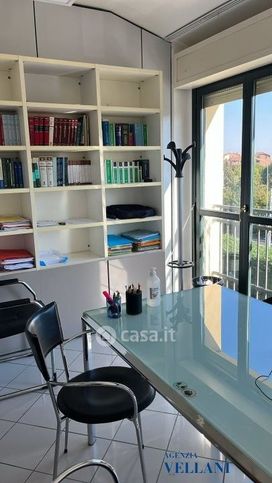 Ufficio in commerciale in 