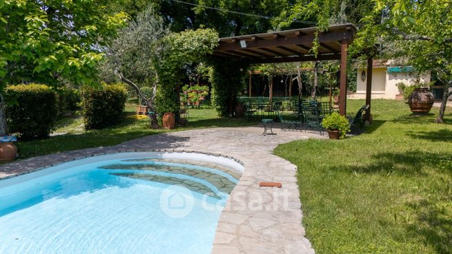 Casa indipendente in residenziale in Via di Camerata 67