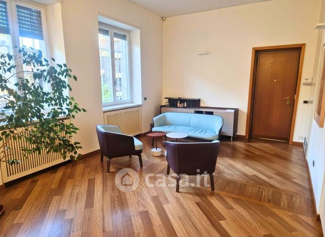 Ufficio in commerciale in Via GiosuÃ¨ Carducci