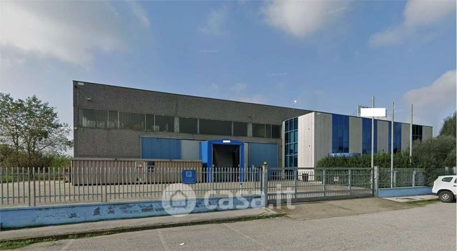 Capannone in commerciale in Via G. Mameli 4
