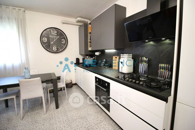 Appartamento in residenziale in Strada Padana Verso Verona