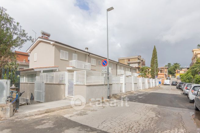 Box/posto auto in residenziale in Via Dionisio