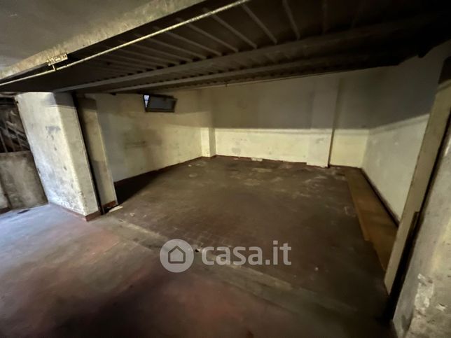 Box/posto auto in residenziale in Via Anastasio II