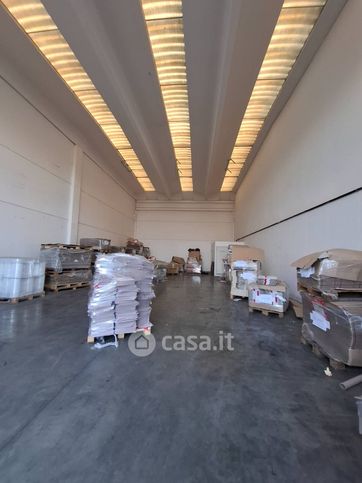 Capannone in commerciale in Strada Traversetolo