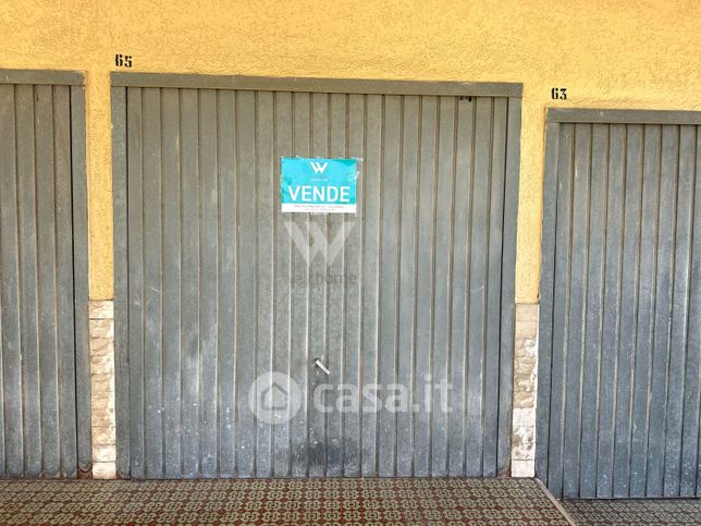 Box/posto auto in residenziale in Via Ippolito Nievo
