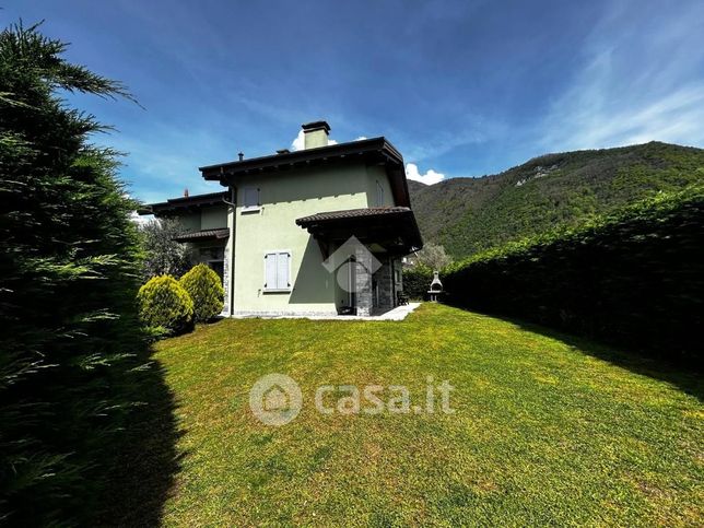 Villa in residenziale in Via Colombaio