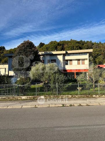 Capannone in commerciale in Via Gasdotto 24
