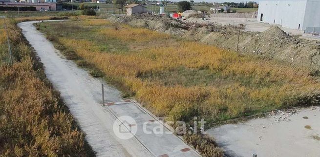 Terreno agricolo in commerciale in Via Pablo Neruda