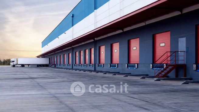 Capannone in commerciale in Via Casale