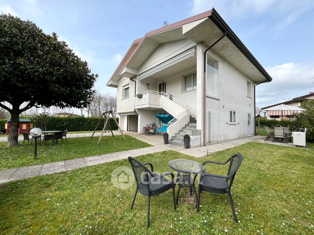 Casa indipendente in residenziale in Via Staimbek 14