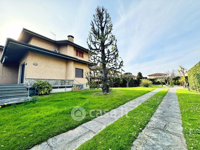 Villa in residenziale in Via Puglie 19