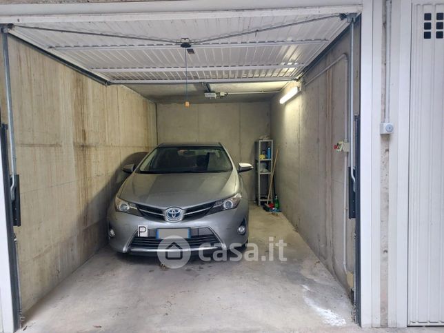 Box/posto auto in residenziale in Via Cola Montano 22