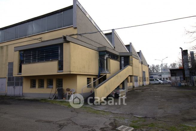 Capannone in commerciale in Via G. Puccini