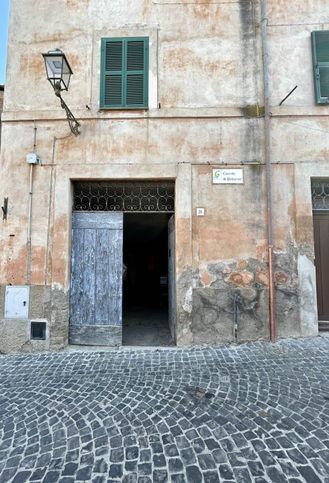 Capannone in commerciale in