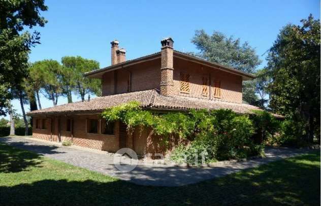 Casa bi/trifamiliare in residenziale in Via Settecrociari