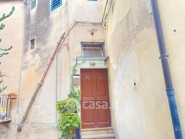 Casa indipendente in residenziale in Via Santa Elisabetta 8