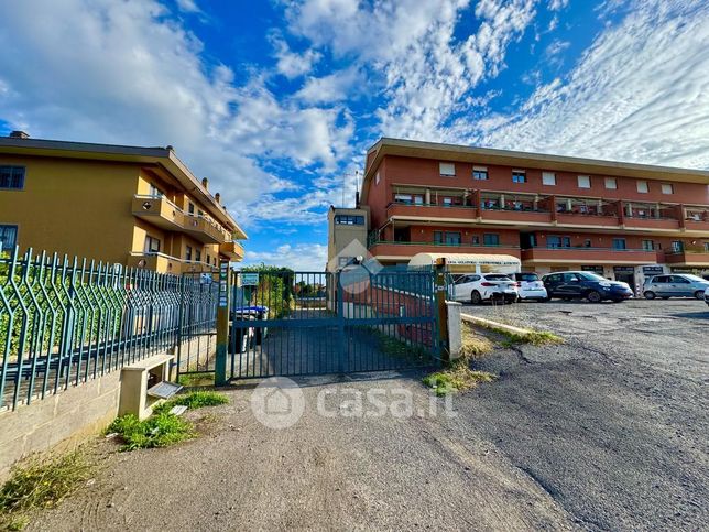 Garage/posto auto in residenziale in Via del Fontanile Anagnino 1