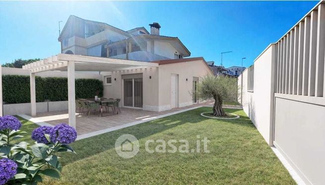 Casa indipendente in residenziale in Via della Libertà 16