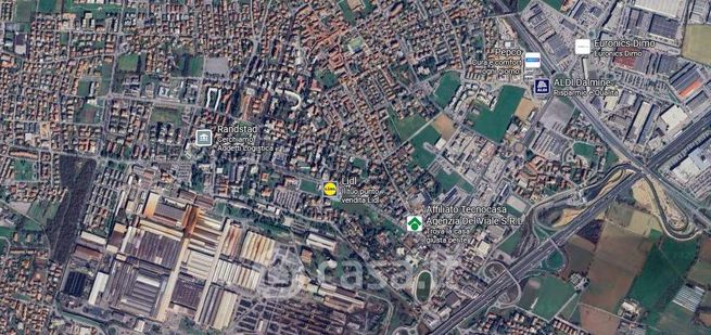 Box/posto auto in residenziale in Piazza Adriano