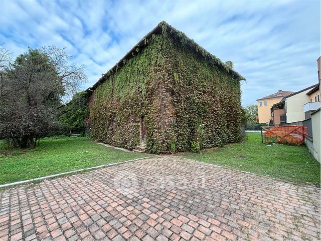 Casa indipendente in residenziale in Via Libertà