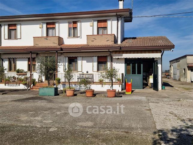 Casa bi/trifamiliare in residenziale in Via Braghetta 11