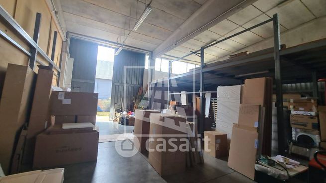 Capannone in commerciale in Via Gramsci 5