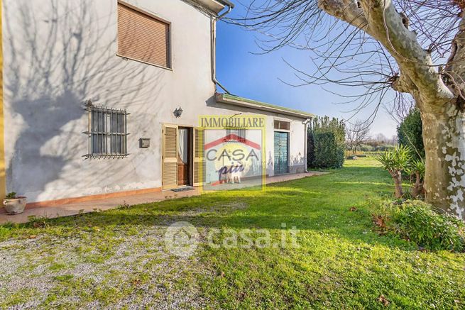 Rustico/casale in residenziale in Via Santa Angela Merici 28