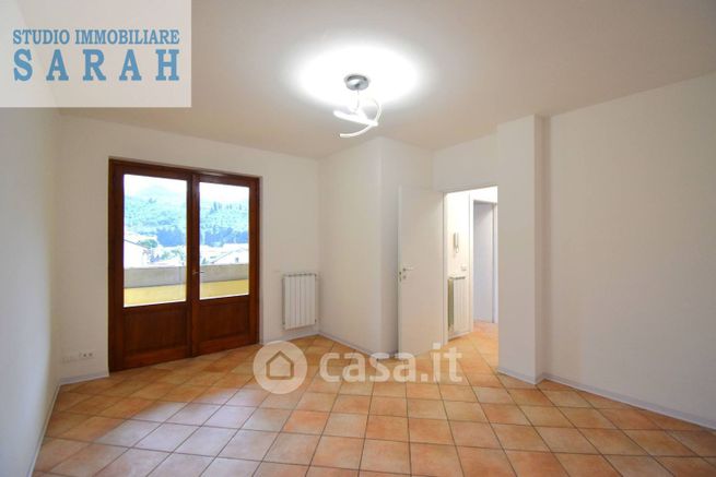 Casa indipendente in residenziale in Via di Mezzo 100