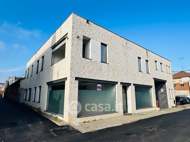 Capannone in commerciale in Via XXIV Maggio