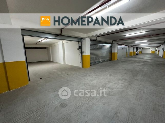 Box/posto auto in residenziale in Viale XX Settembre 50