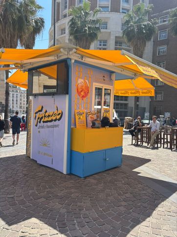 Attività/licenza (con o senza mura) in commerciale in Via Guglielmo Oberdan
