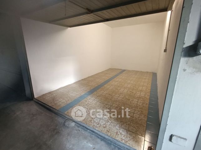 Box/posto auto in residenziale in Via Carlo Marx 660