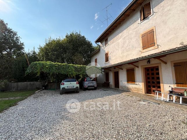 Casa bi/trifamiliare in residenziale in Via del Garda 111