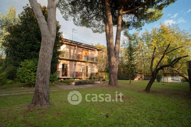 Casa bi/trifamiliare in residenziale in Via dei Corsi 14