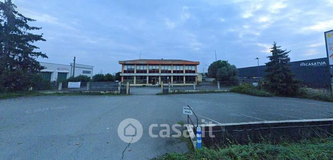 Capannone in commerciale in Via 25 Aprile 31