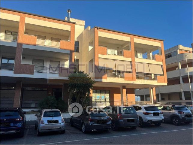 Ufficio in commerciale in 