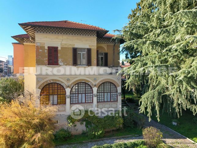 Villa in residenziale in Via Antonio Bazzini 10