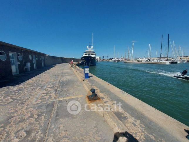 Box/posto auto in residenziale in Lungomare Duca degli Abruzzi 84