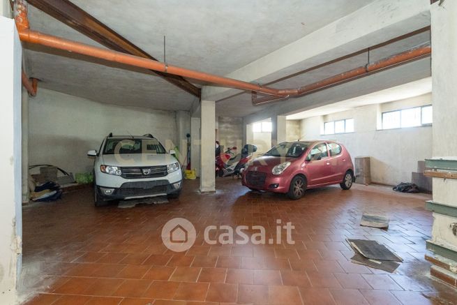 Box/posto auto in residenziale in Via Plebiscito 83