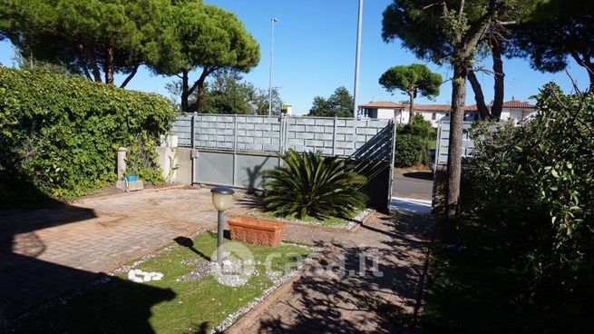 Casa bi/trifamiliare in residenziale in Viale Somalia 88